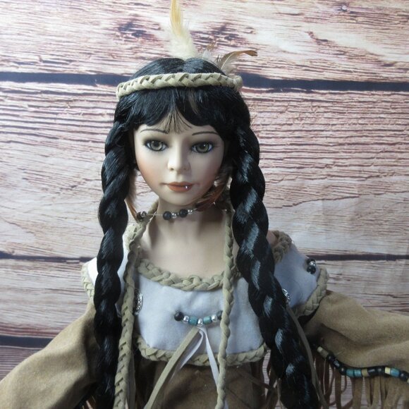 Native American Indian Exquisite 18" Doll with Accessories & Stand - Vintage - Picture 3 of 15